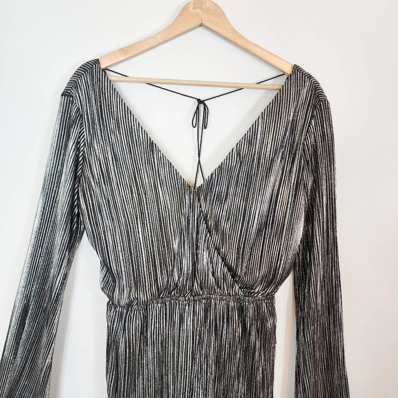 NWT Gianni Bini Bell Sleeve Silver Elastic Waist Adjustable Tie Romper SZ Small - Picture 2 of 10